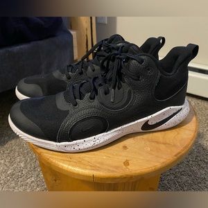 Nike basketball shoes size 11 Black White